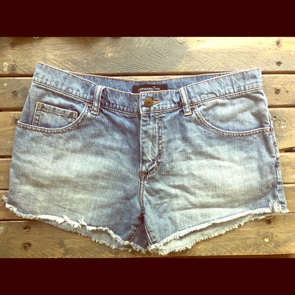 Women’s Cut off shorts. Lightwash Size 8 London - Picture 1 of 4